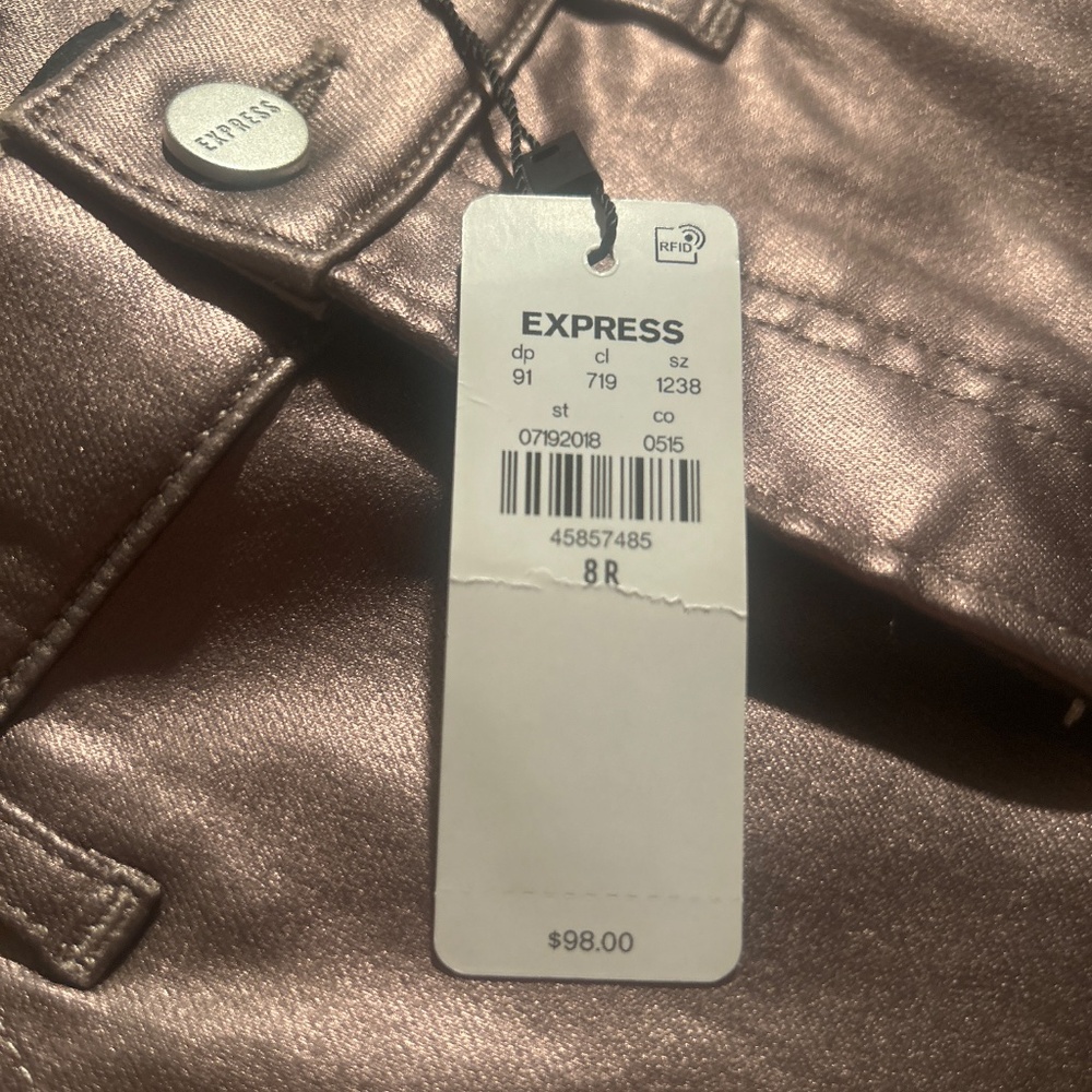 Express Skyscraper Mid Rise - Picture 2 of 2